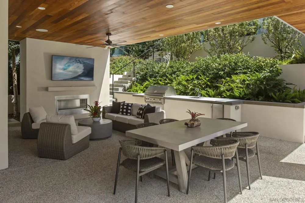 6349 Castejon La Jolla, CA 92037