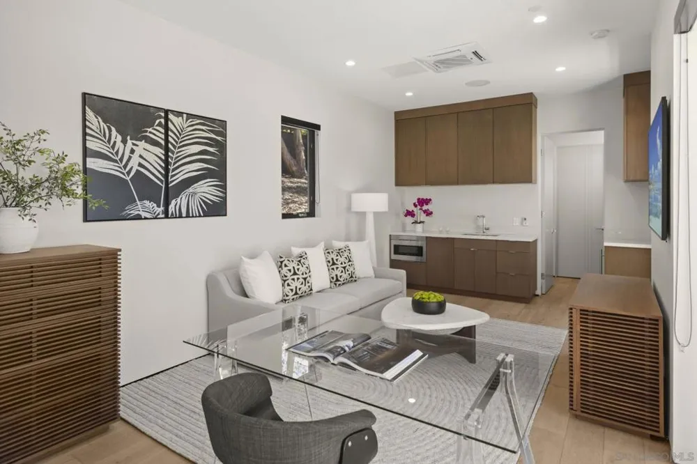 6349 Castejon La Jolla, CA 92037