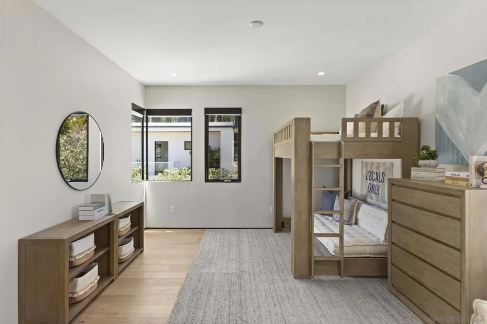 6349 Castejon La Jolla, CA 92037