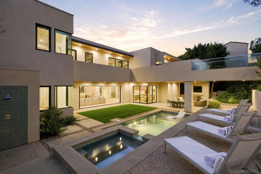 6349 Castejon La Jolla, CA 92037