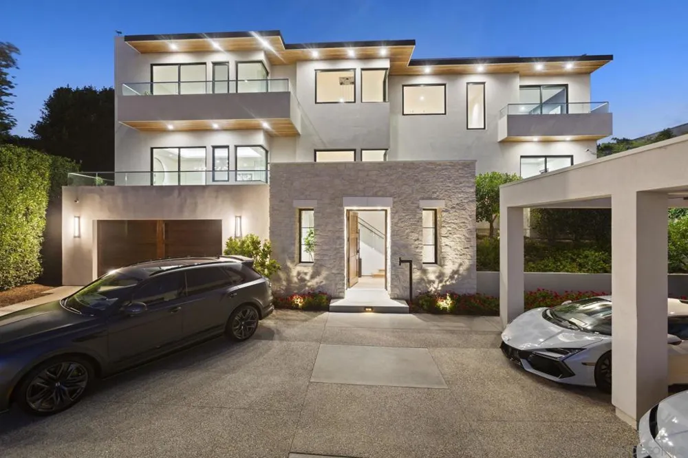 6349 Castejon La Jolla, CA 92037