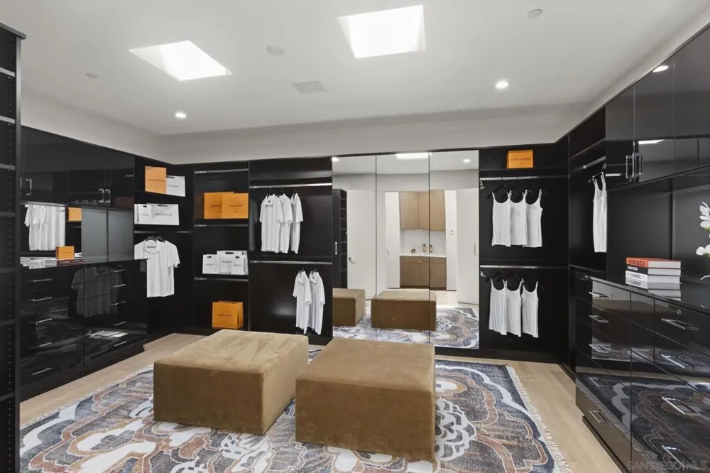 6349 Castejon La Jolla, CA 92037