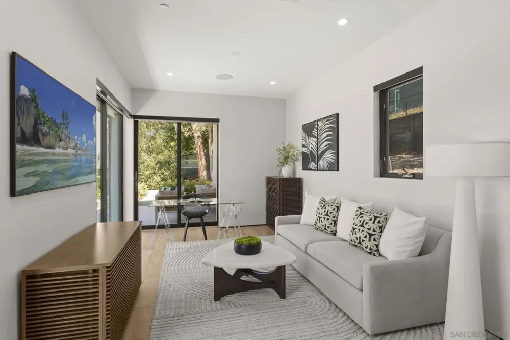 6349 Castejon La Jolla, CA 92037