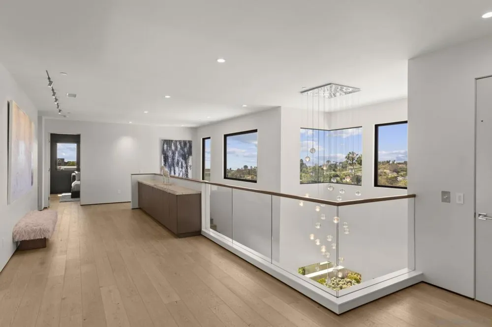 6349 Castejon La Jolla, CA 92037
