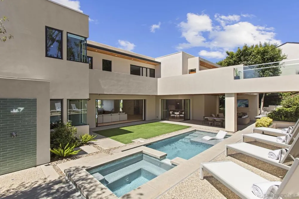 6349 Castejon La Jolla, CA 92037