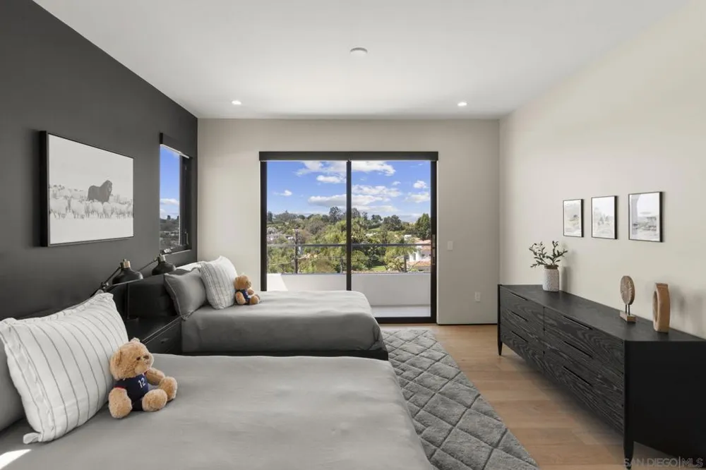 6349 Castejon La Jolla, CA 92037