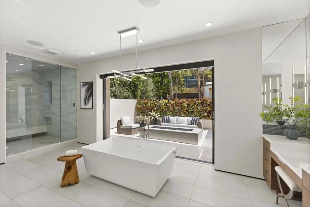 6349 Castejon La Jolla, CA 92037