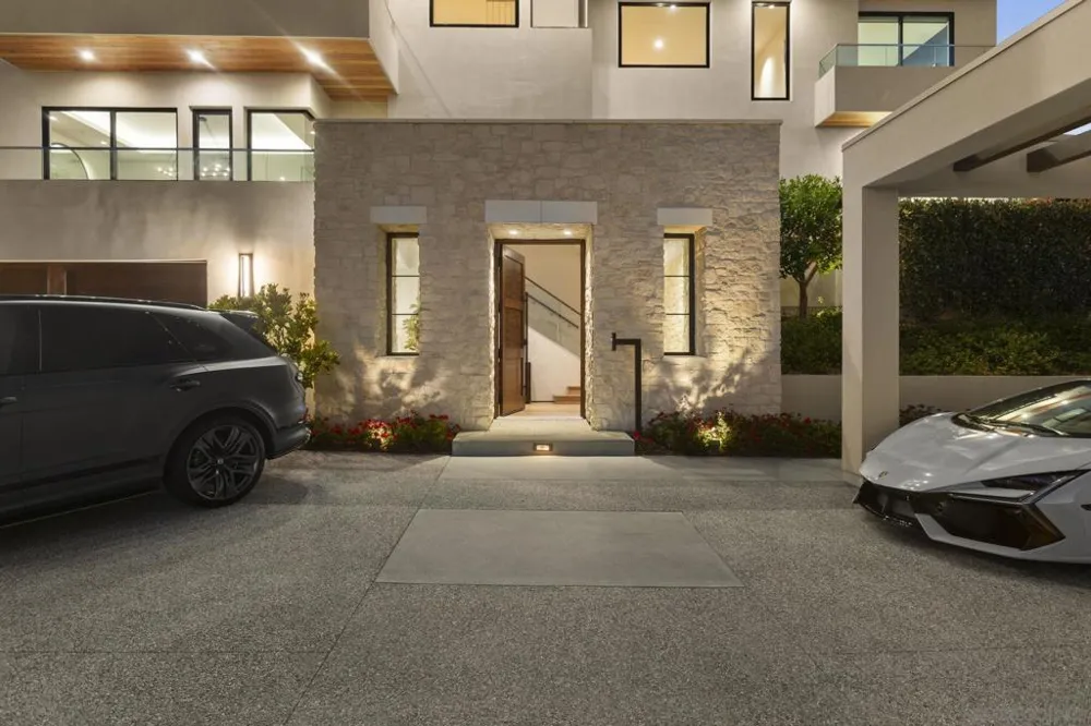 6349 Castejon La Jolla, CA 92037
