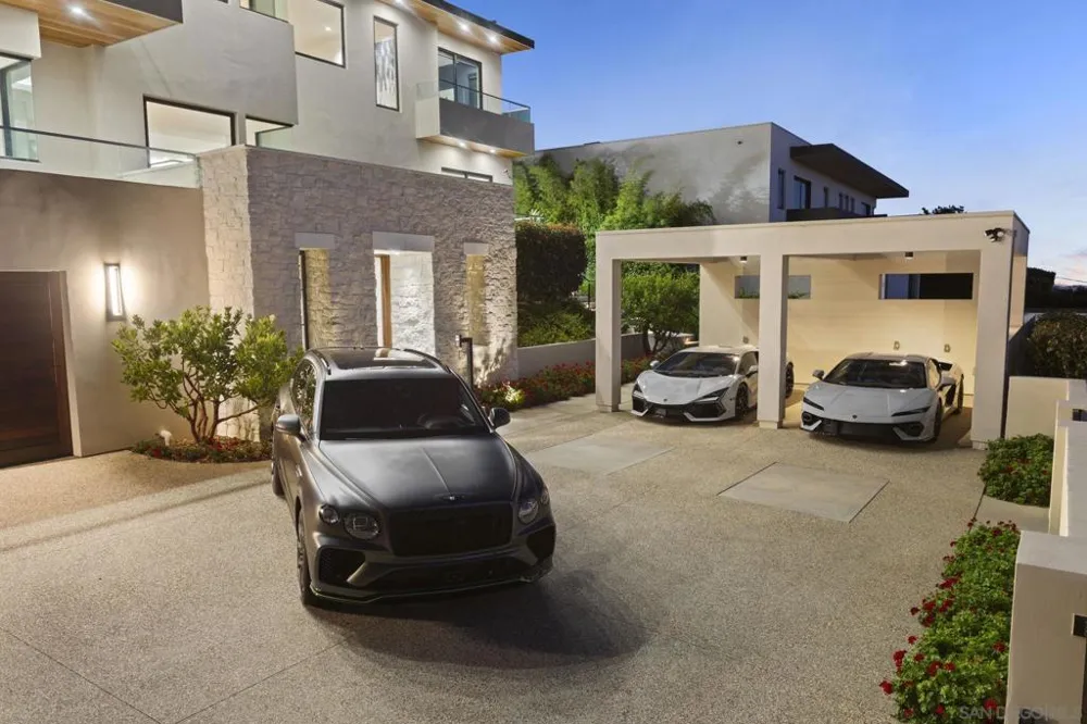 6349 Castejon La Jolla, CA 92037