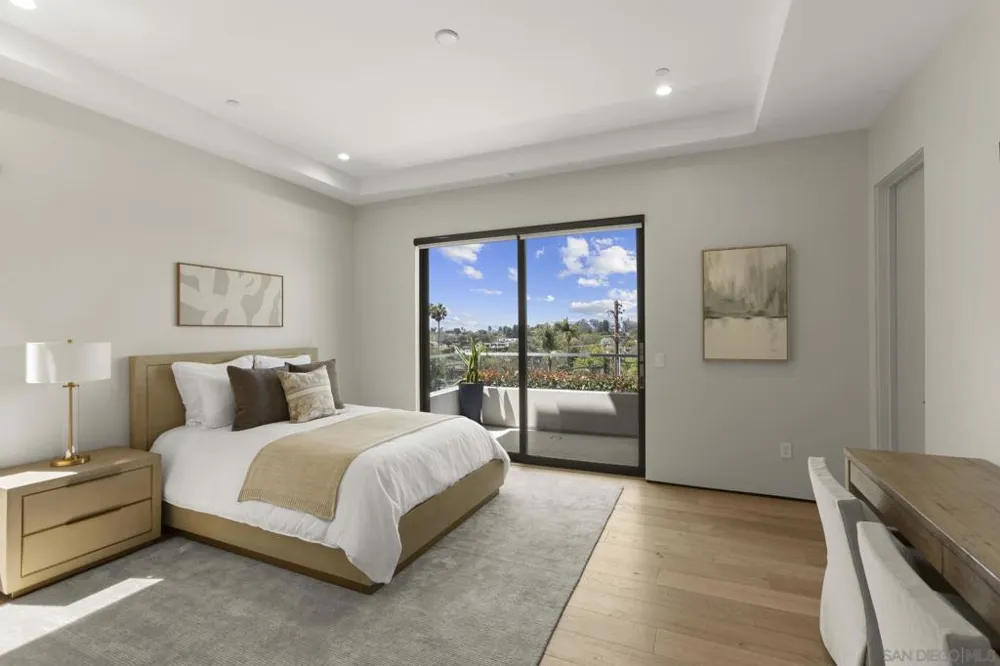 6349 Castejon La Jolla, CA 92037