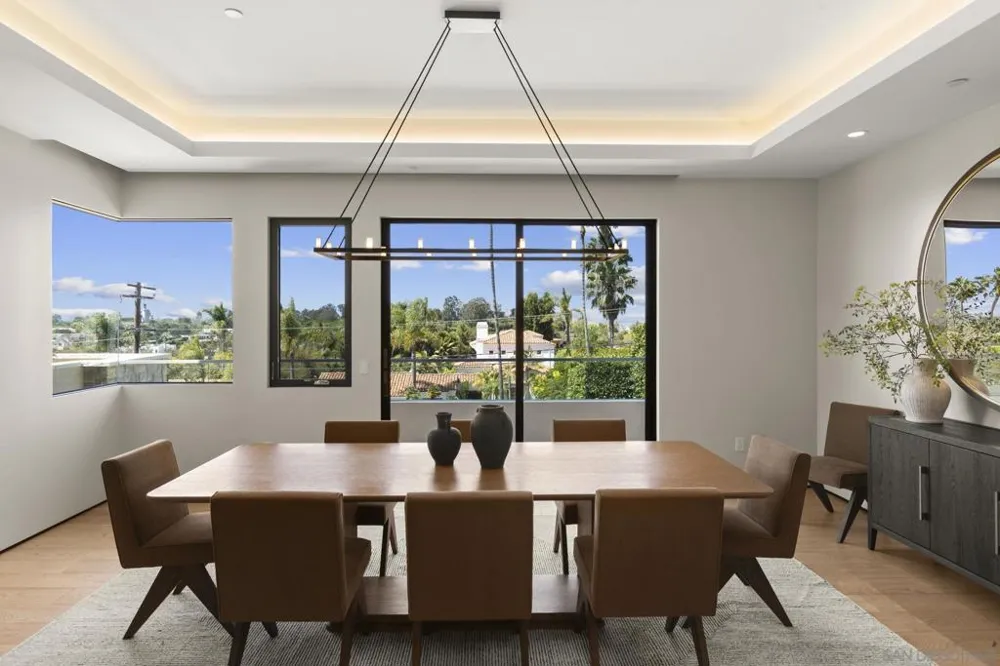6349 Castejon La Jolla, CA 92037
