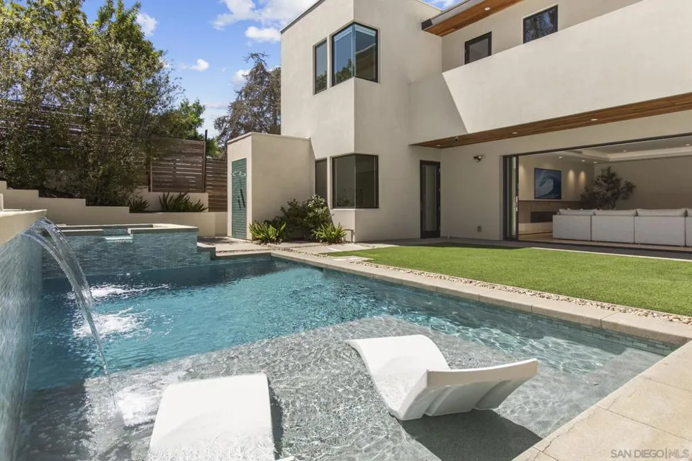 6349 Castejon La Jolla, CA 92037