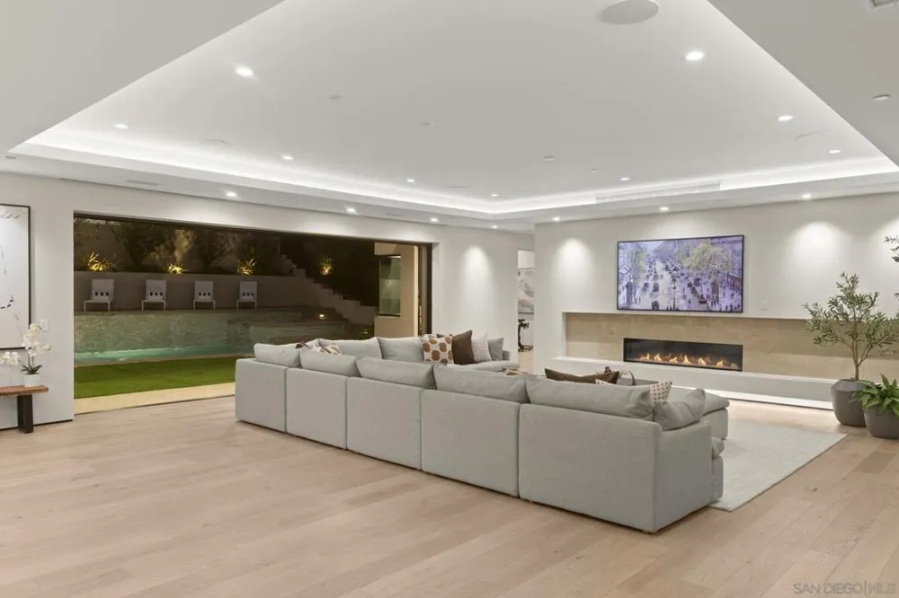6349 Castejon La Jolla, CA 92037
