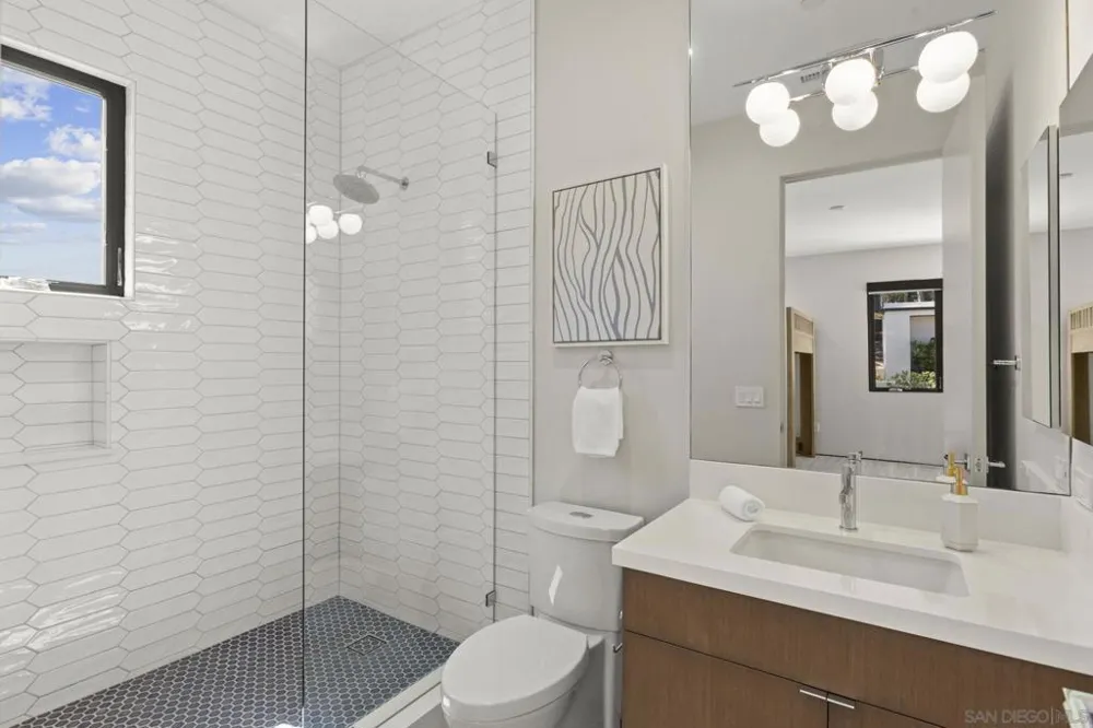 6349 Castejon La Jolla, CA 92037
