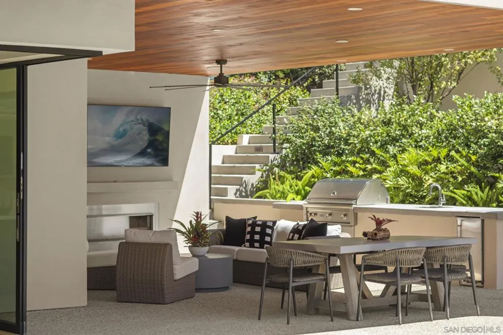 6349 Castejon La Jolla, CA 92037