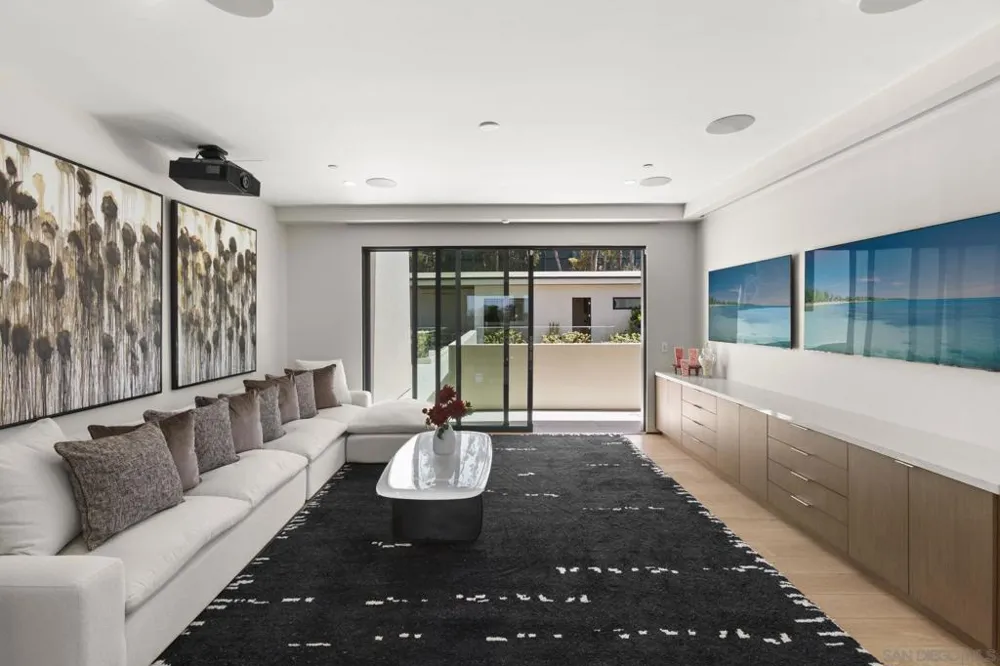 6349 Castejon La Jolla, CA 92037
