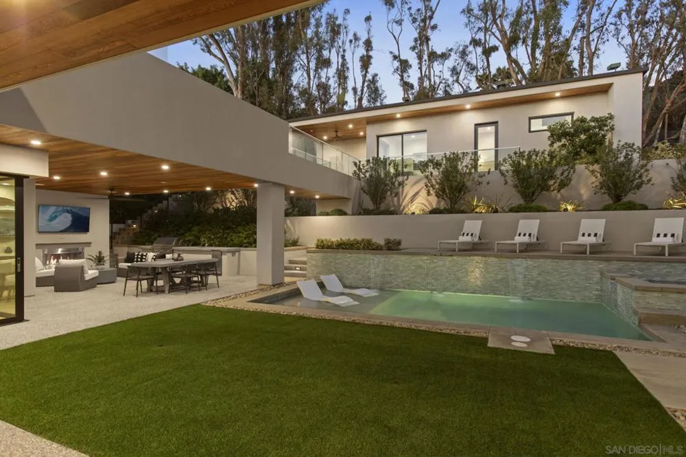 6349 Castejon La Jolla, CA 92037