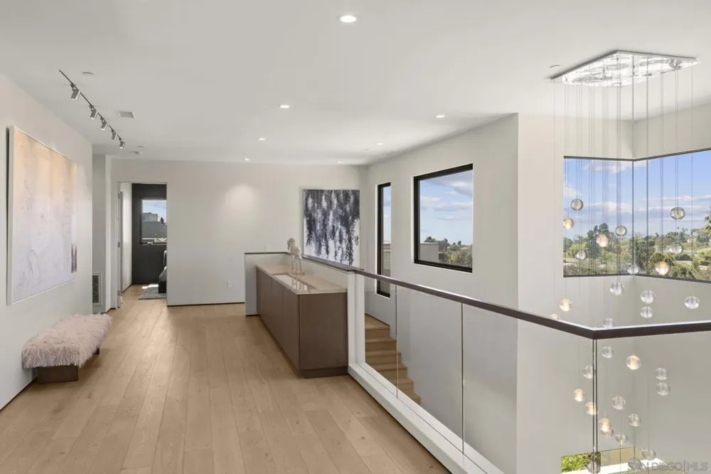 6349 Castejon La Jolla, CA 92037