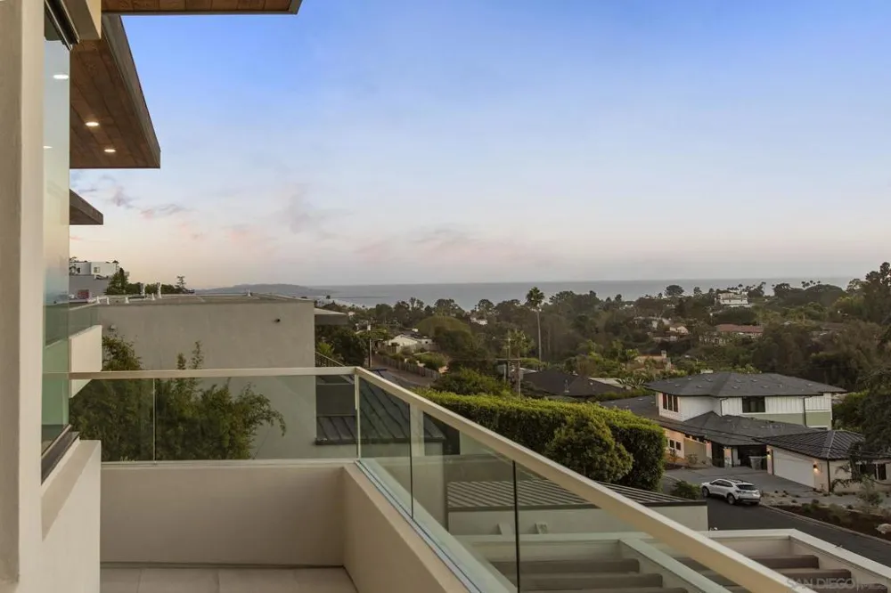 6349 Castejon La Jolla, CA 92037