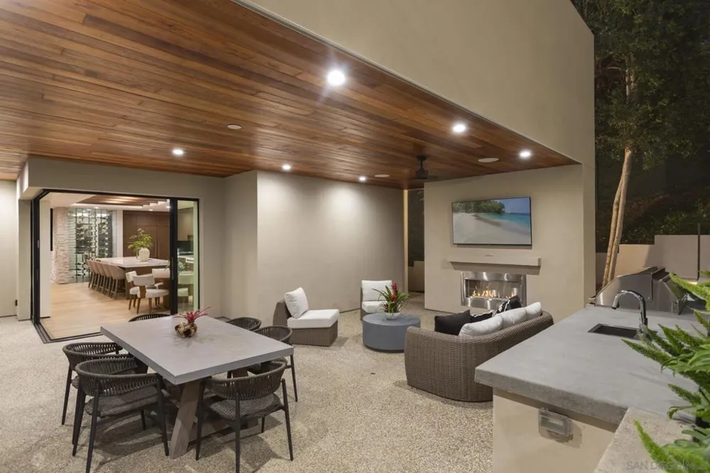 6349 Castejon La Jolla, CA 92037