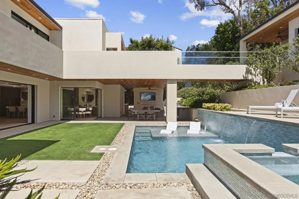 6349 Castejon La Jolla, CA 92037