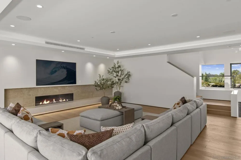 6349 Castejon La Jolla, CA 92037