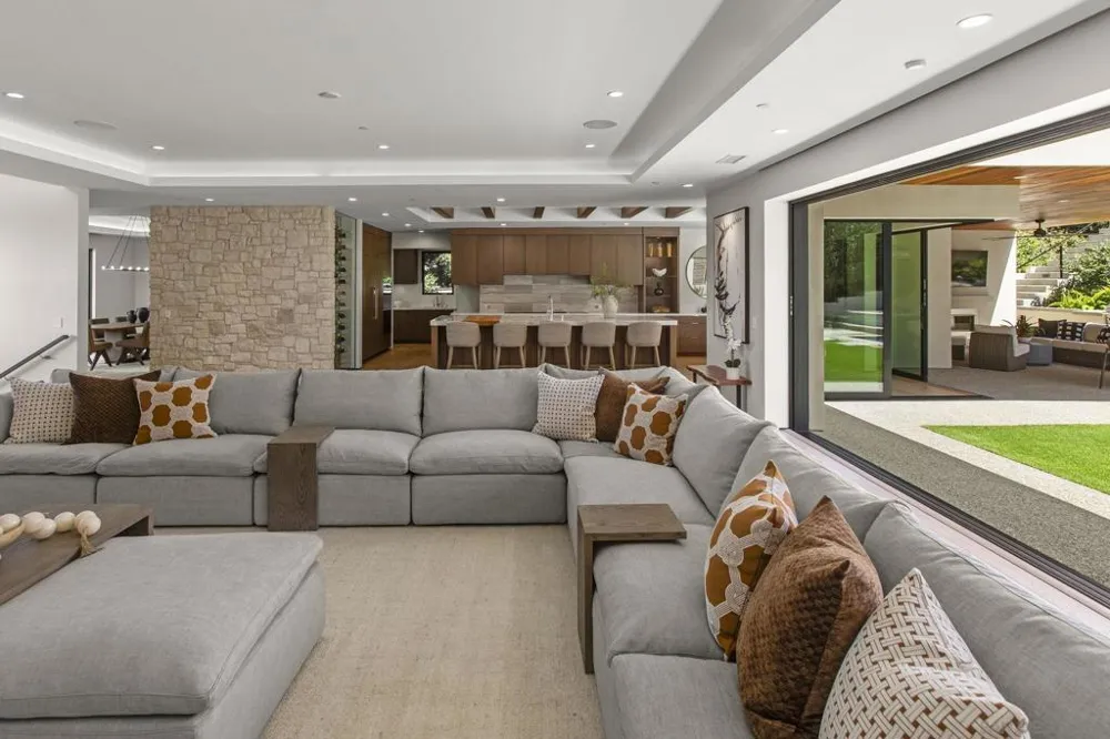 6349 Castejon La Jolla, CA 92037