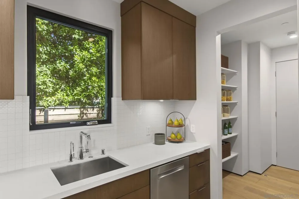 6349 Castejon La Jolla, CA 92037