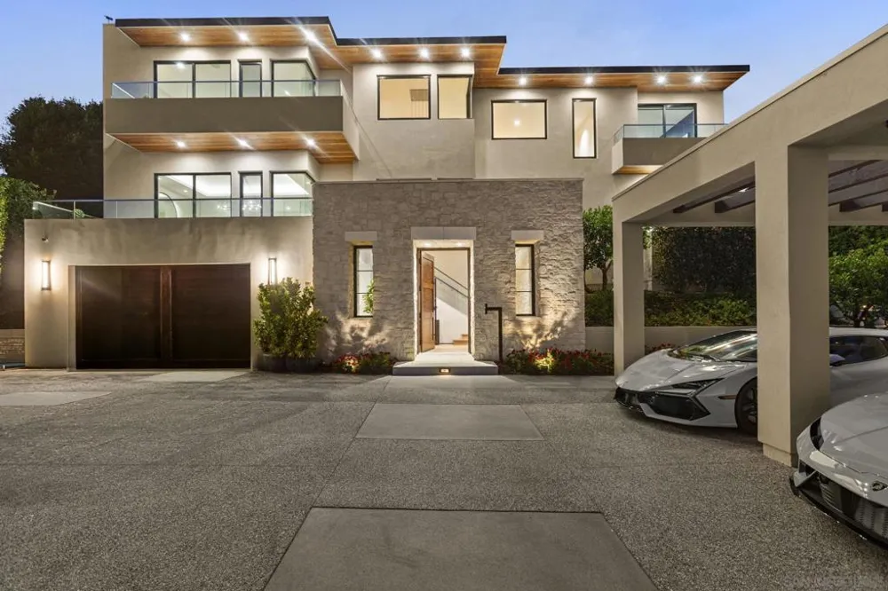 6349 Castejon La Jolla, CA 92037