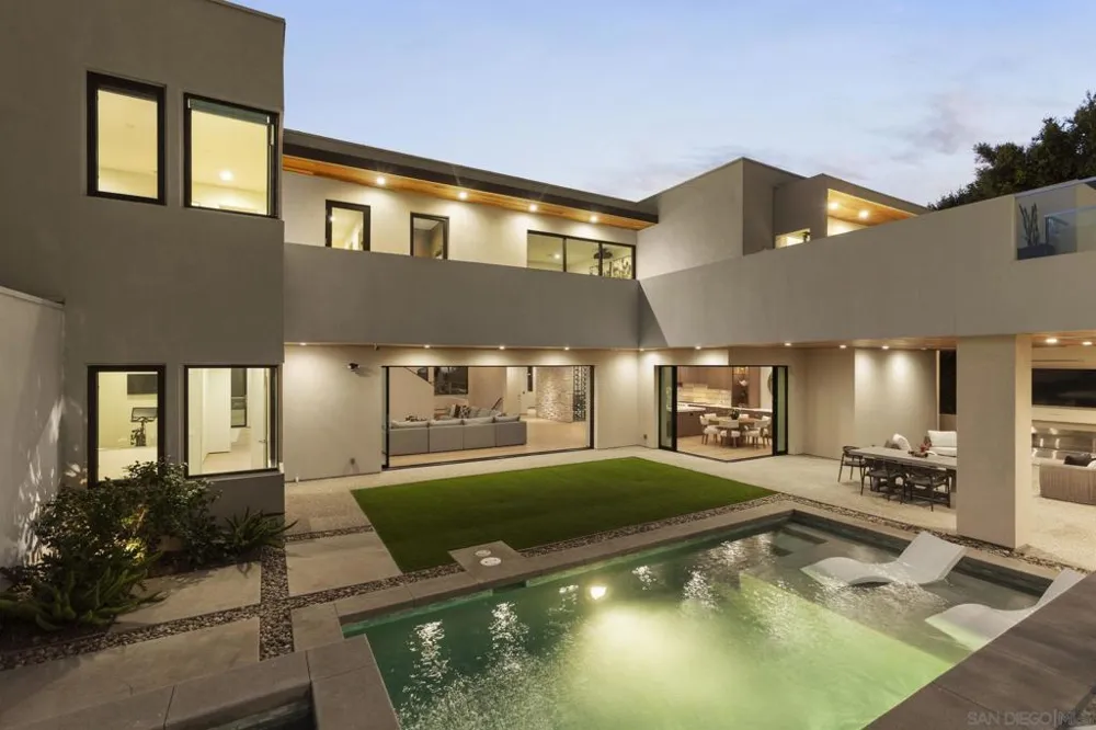 6349 Castejon La Jolla, CA 92037
