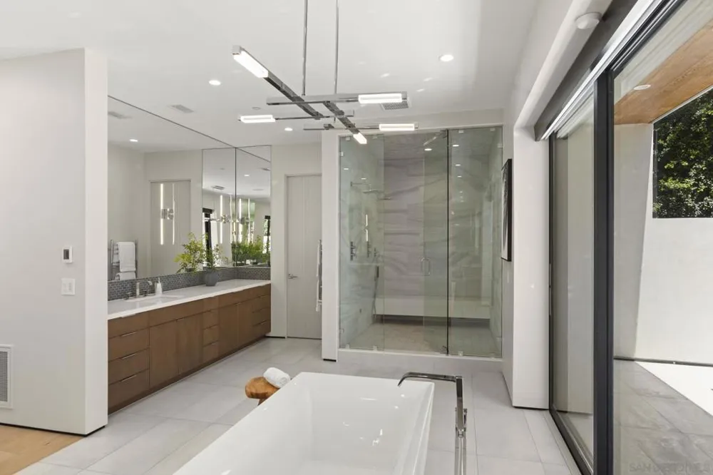 6349 Castejon La Jolla, CA 92037
