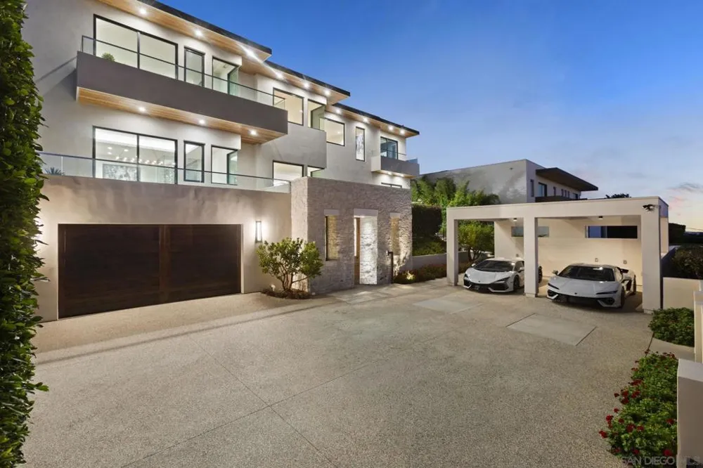 6349 Castejon La Jolla, CA 92037