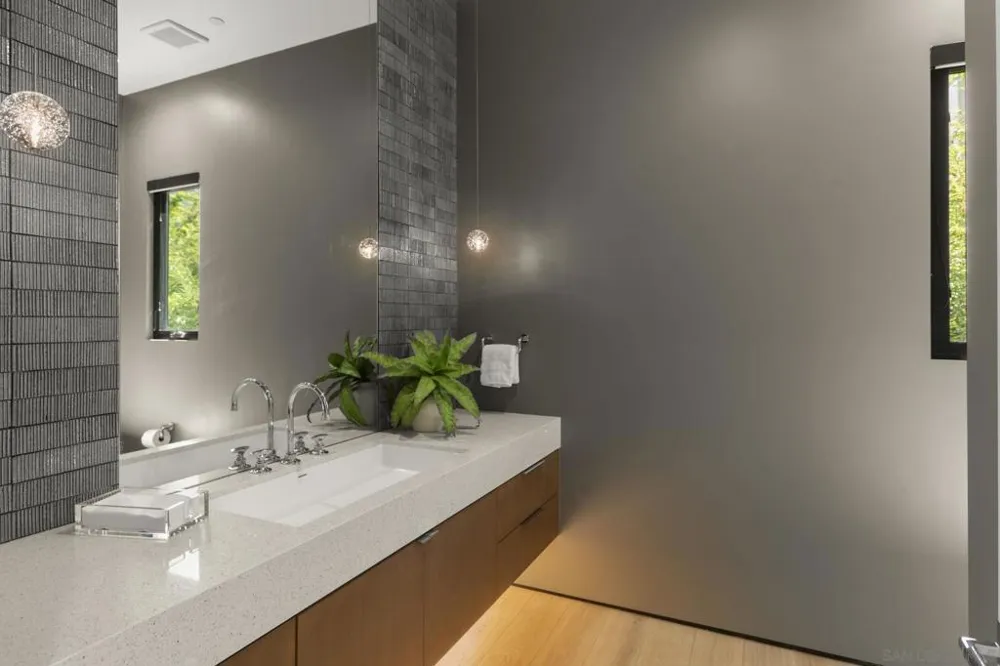 6349 Castejon La Jolla, CA 92037