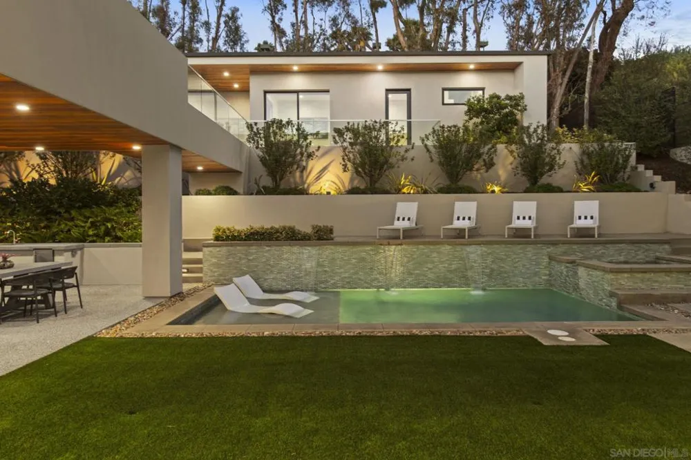 6349 Castejon La Jolla, CA 92037