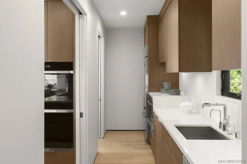 6349 Castejon La Jolla, CA 92037