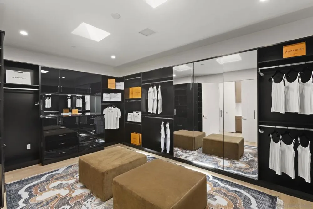 6349 Castejon La Jolla, CA 92037