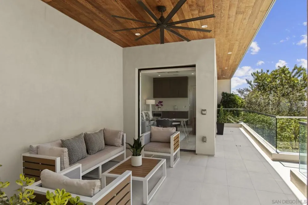 6349 Castejon La Jolla, CA 92037