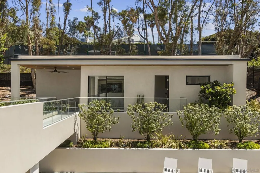 6349 Castejon La Jolla, CA 92037
