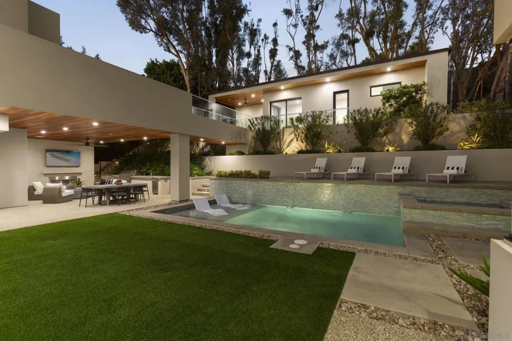 6349 Castejon La Jolla, CA 92037