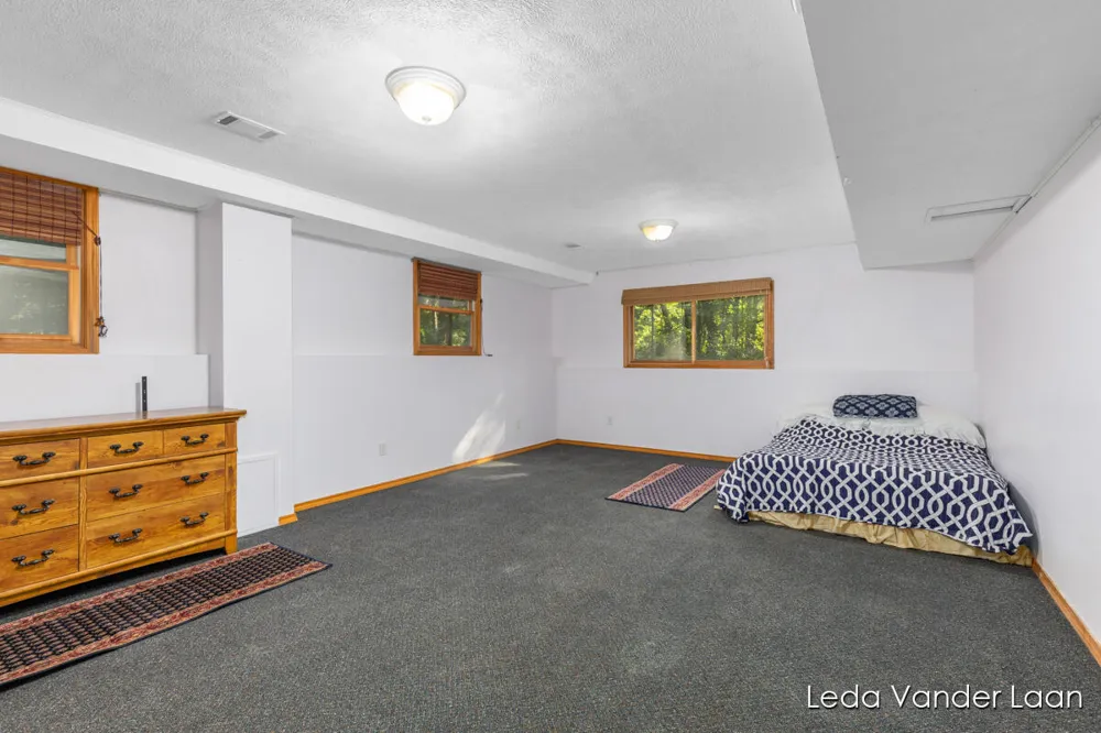 9520 Hidden Bluff Drive NE Rockford, MI 49341