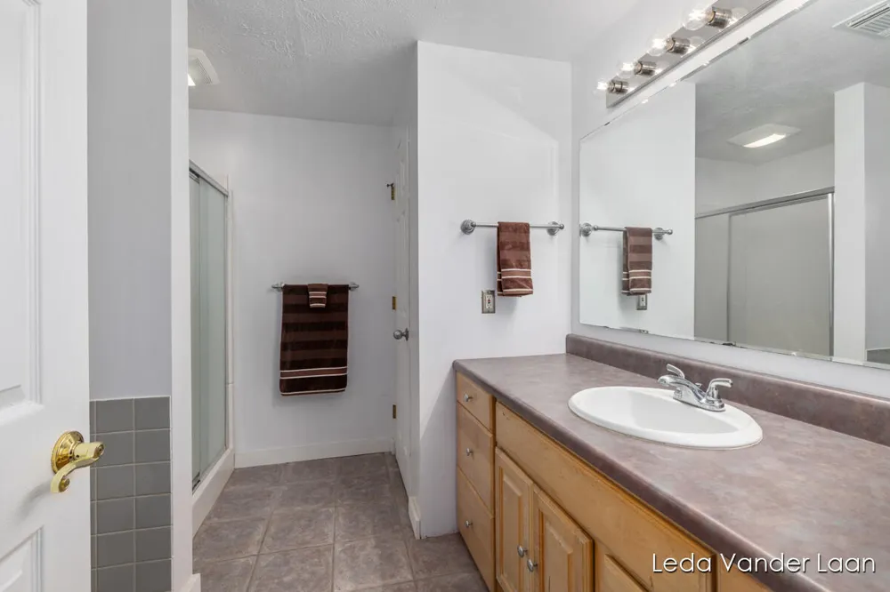 9520 Hidden Bluff Drive NE Rockford, MI 49341