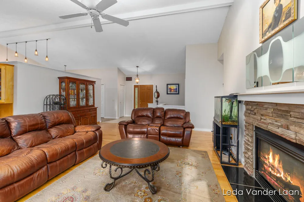 9520 Hidden Bluff Drive NE Rockford, MI 49341