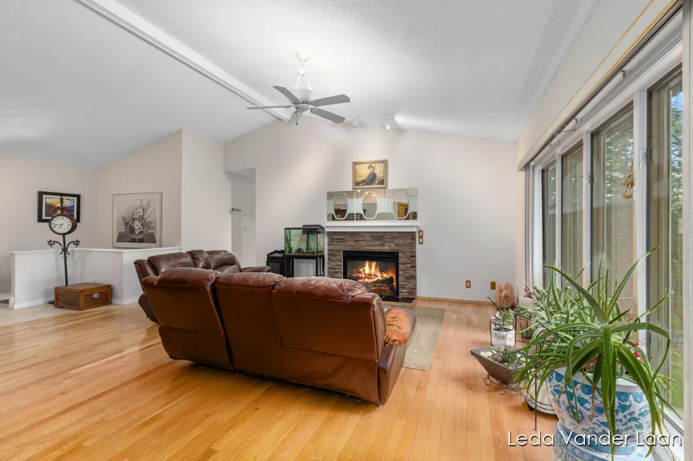 9520 Hidden Bluff Drive NE Rockford, MI 49341