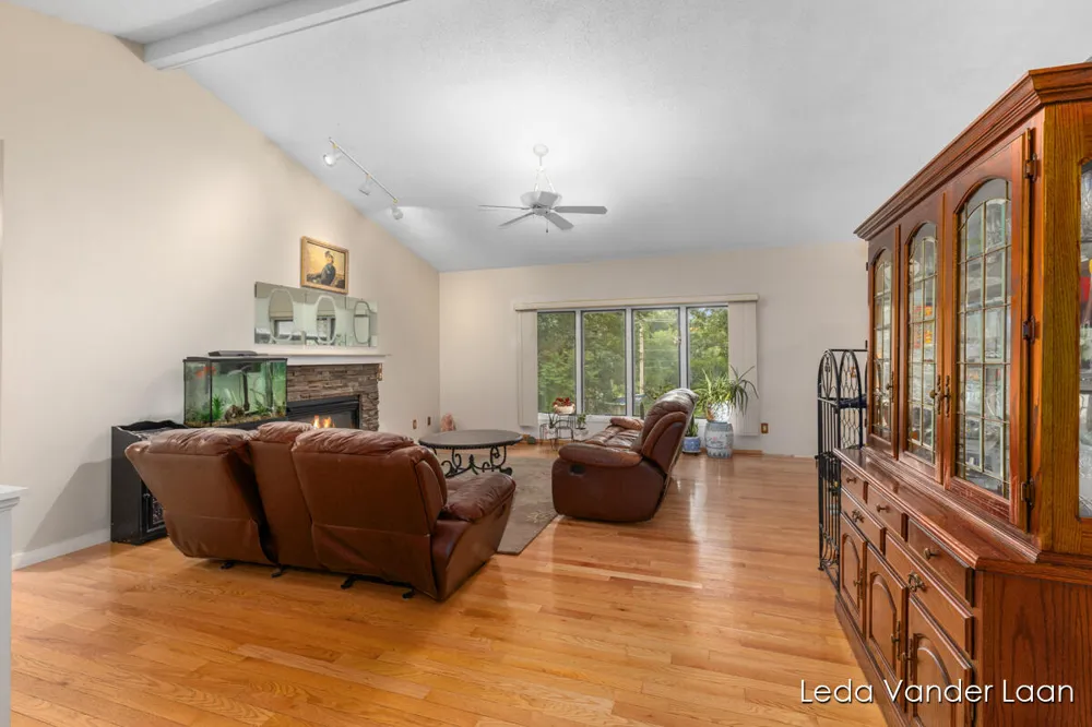 9520 Hidden Bluff Drive NE Rockford, MI 49341