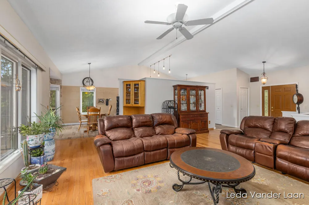 9520 Hidden Bluff Drive NE Rockford, MI 49341