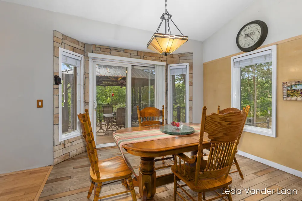 9520 Hidden Bluff Drive NE Rockford, MI 49341