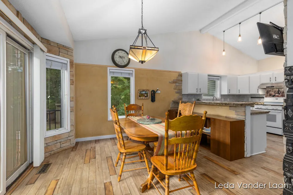 9520 Hidden Bluff Drive NE Rockford, MI 49341