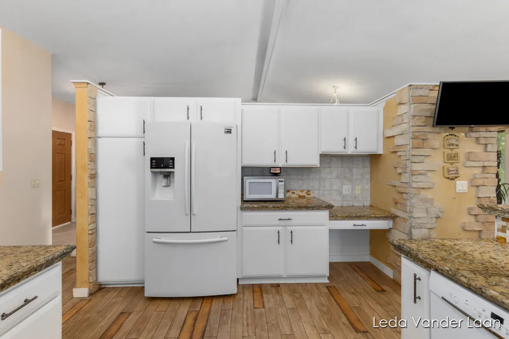 9520 Hidden Bluff Drive NE Rockford, MI 49341