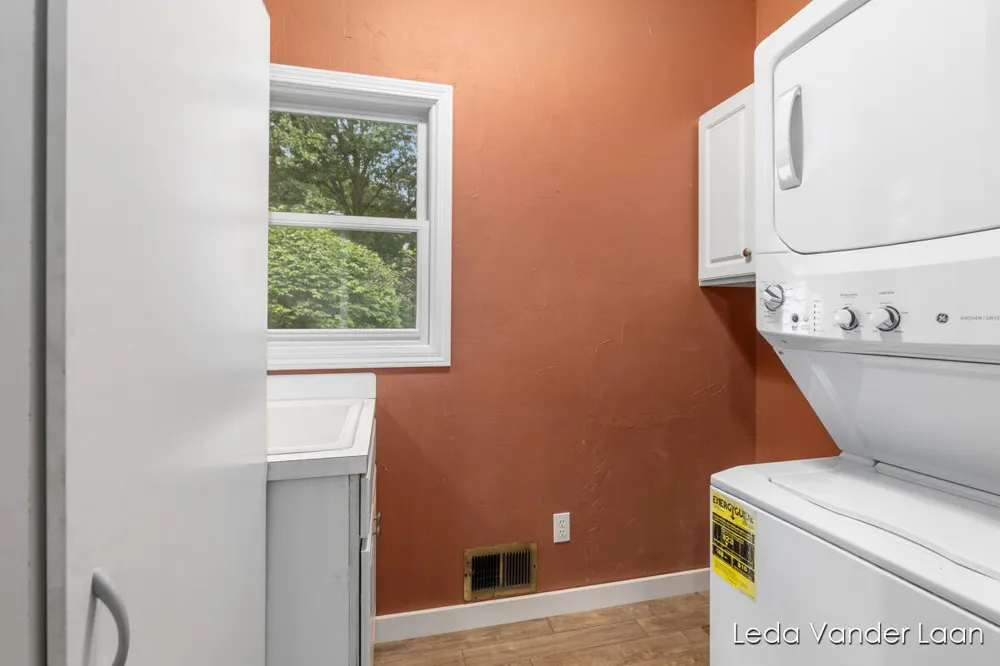 9520 Hidden Bluff Drive NE Rockford, MI 49341