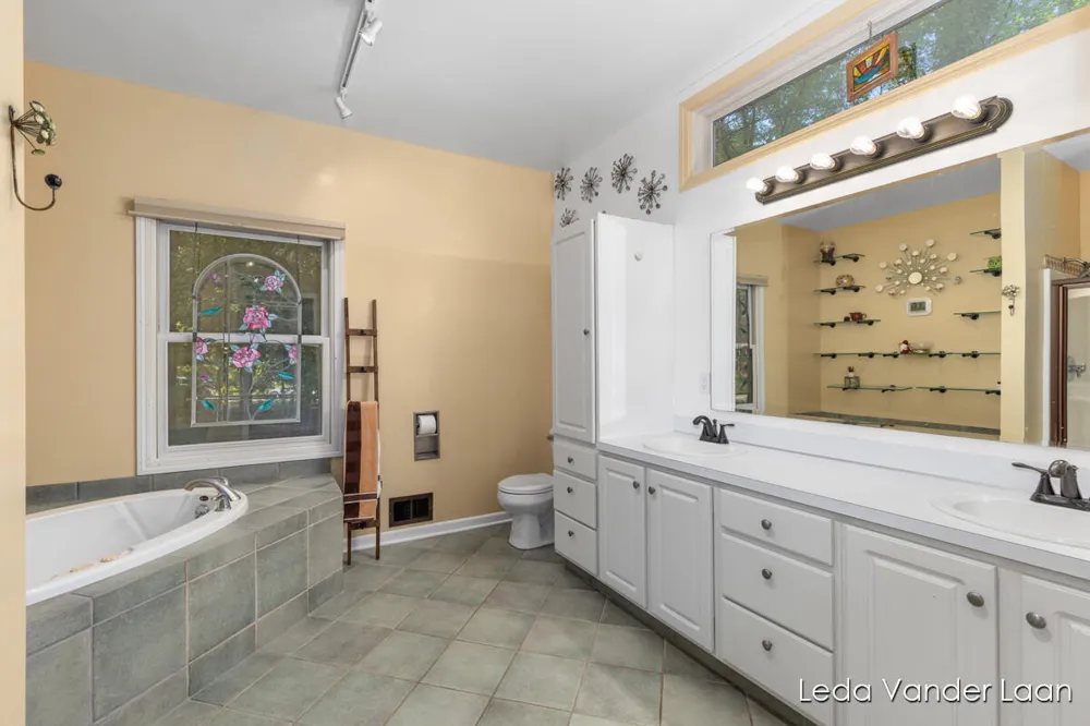 9520 Hidden Bluff Drive NE Rockford, MI 49341